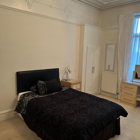 Third House Guest House Aberdeen Ngoại thất bức ảnh