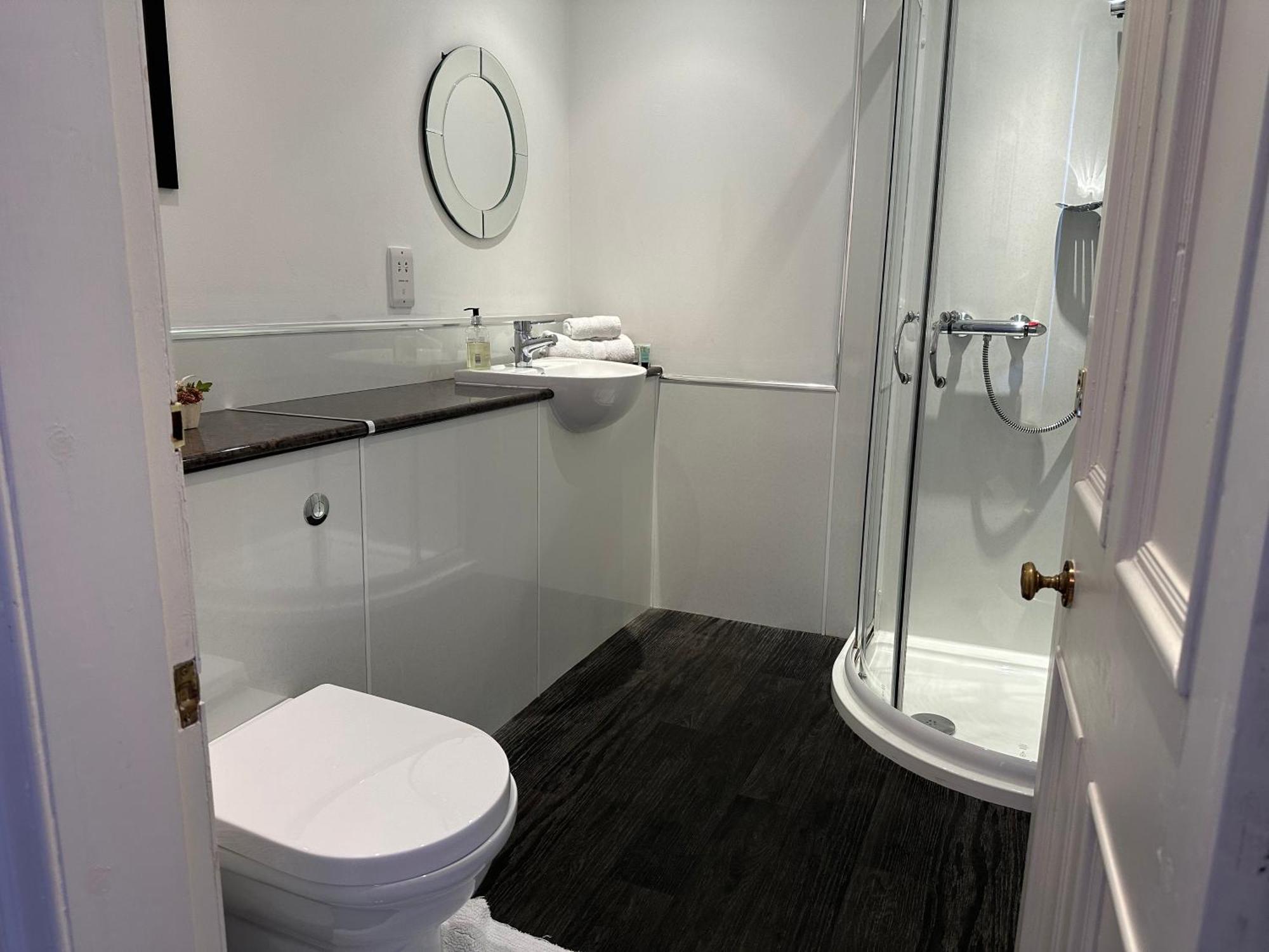 Third House Guest House Aberdeen Ngoại thất bức ảnh